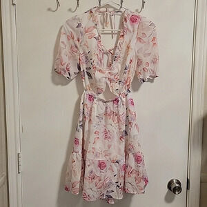 Adorable Dreas,‎ size small, perfect for Spring!